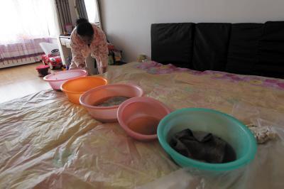 新和楼上漏水，住户失联，小区没物管，业主维权难！律师来支招……